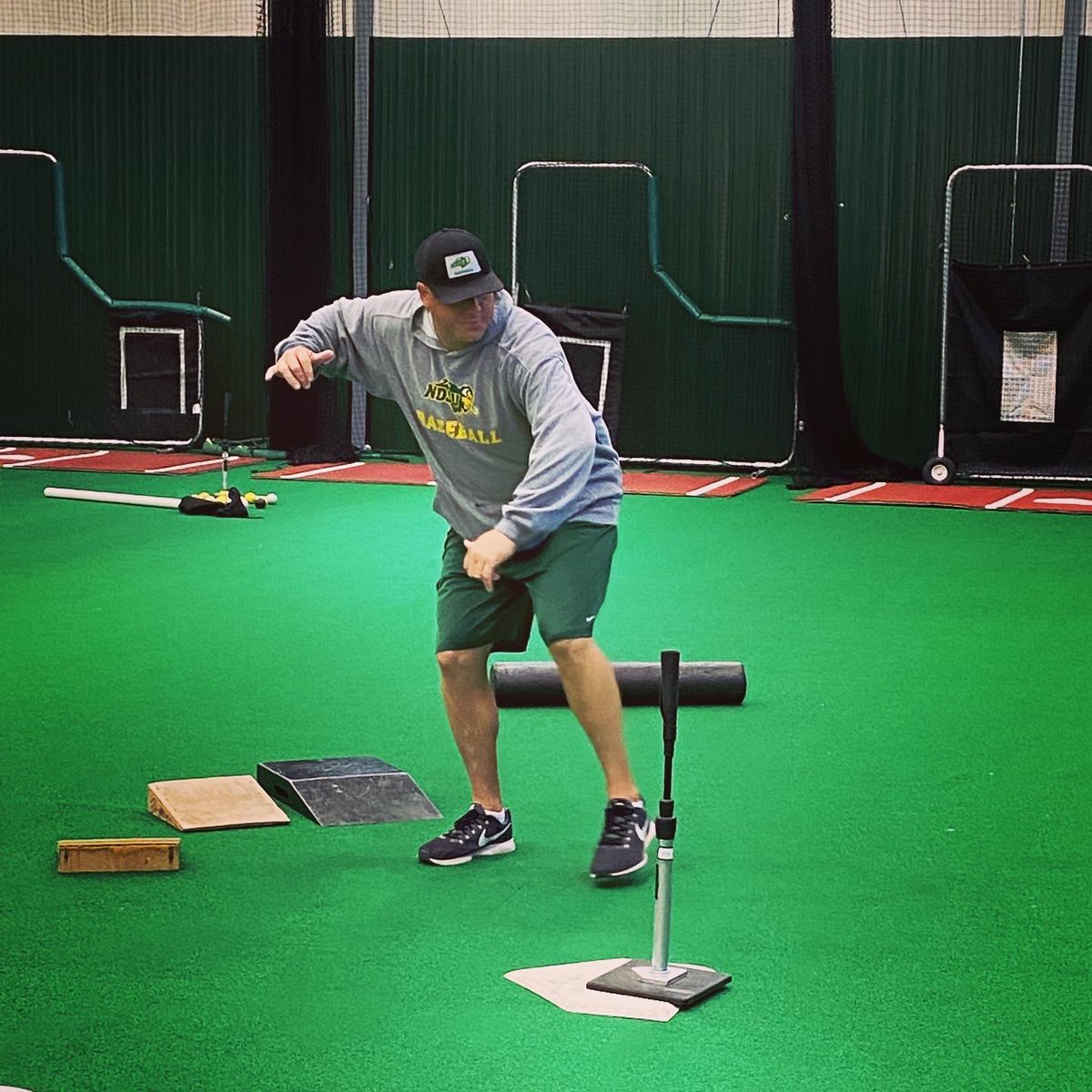 fargobaseball's tweet photo. A very special thank you to coach David Pearson for sharing his knowledge with our FYB coaches yesterday! Coach Pearson talked about Offensive Philosophy Through Practice Planning and demonstrated a lot of great drills to use at any level. #CoachesRoundTable #NDSU https://t.co/pHr4wI1SgW