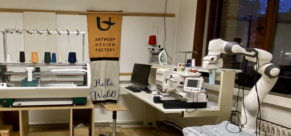 A machine spotted in a fabrication lab 💻🛠 at University of Antwerp <a href="/UAntwerpen/">UAntwerpen</a> #kniterate #knitwear #knittinglife #knittingmachine #knittingmachines #knittingtime #knittingaddict #machinework #makersgonnamake #makersmovement #startup #startuplife #digitalfabrication