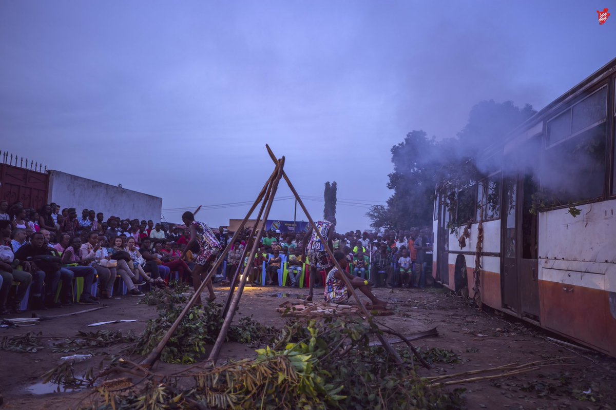 BujaSansTabou's tweet photo. « Le théâtre c’est la poésie qui sort du livre pour descendre dans la rue. »

#bujasanstabou #bst2020 #Burundi #Bujumbura #festival #histoire #art https://t.co/TyZGHneXZc