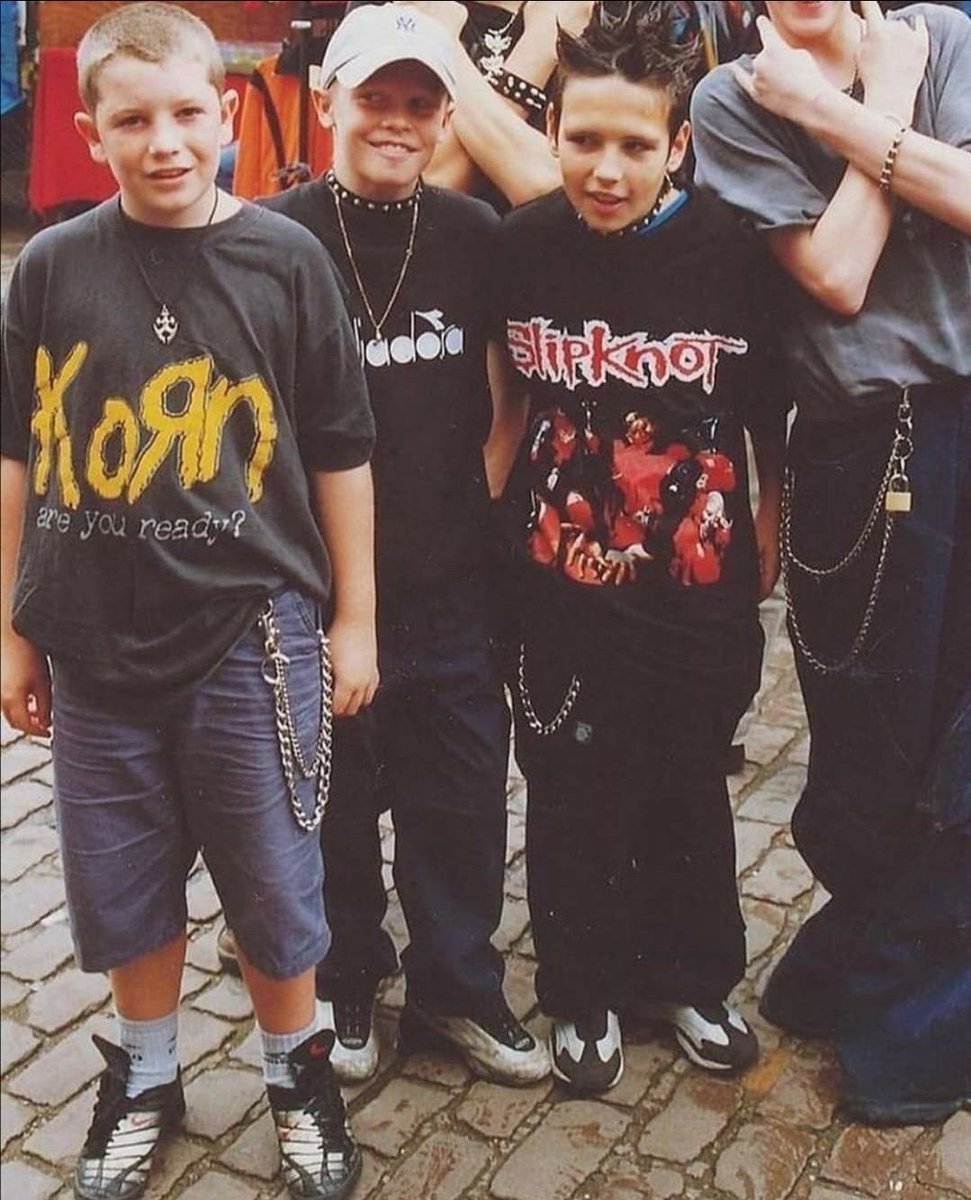 BrittanyMurder's tweet image. Show of hands....who used to dress like this? ✋✋👋👋

#mutantfam #HorrorFam #numetal