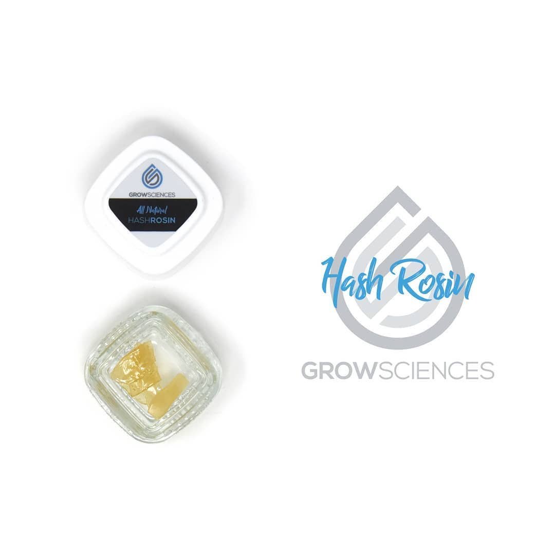 growsciences's tweet photo. We are sunsetting our white glass extracts container and introducing our newest clear glass container, which has a simple pinch and pull lid. We've also added a small box. Be on the lookout as these make their way to dispensaries.

#WelcomeToQuality #GrowSciences https://t.co/47MaYALbLC
