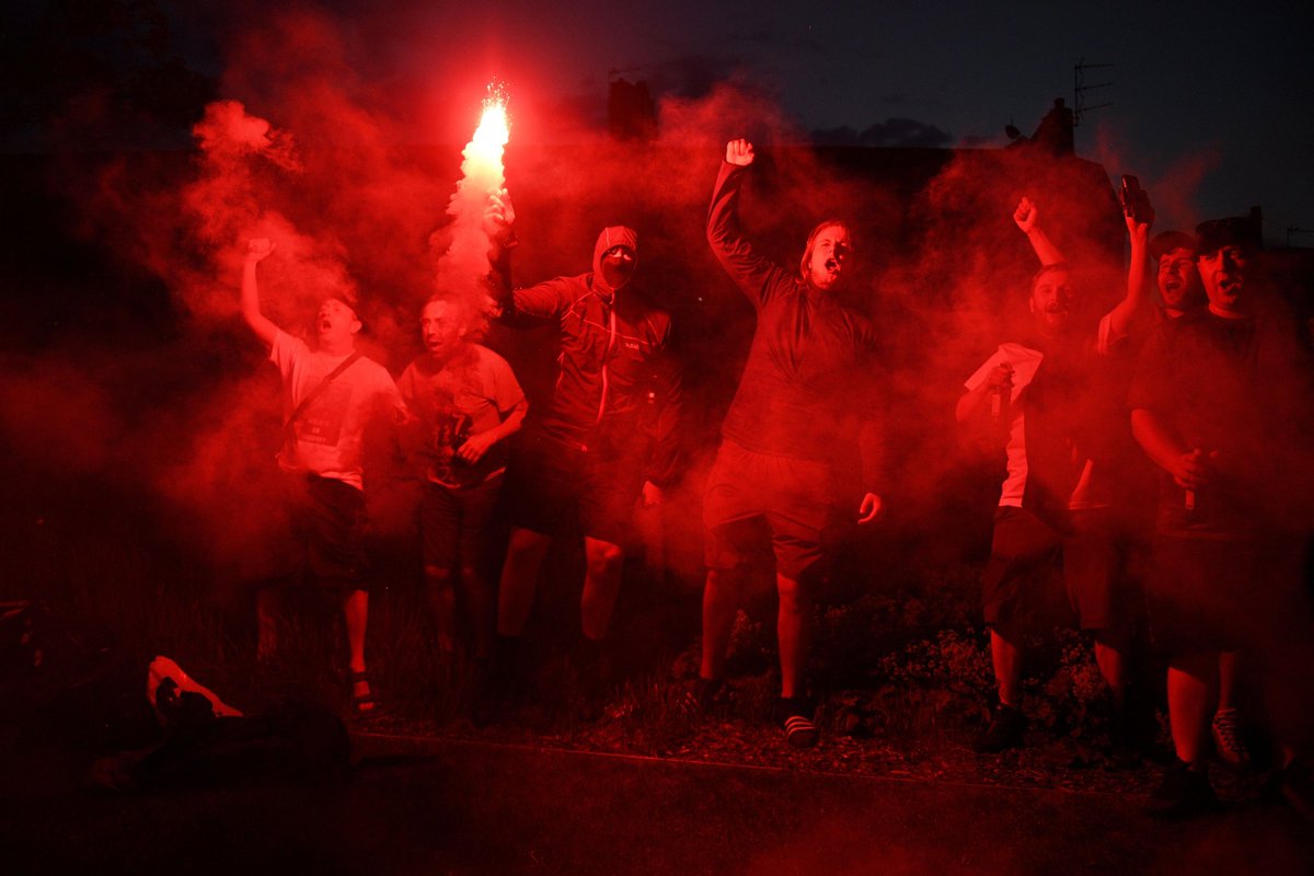 FootballFactly's tweet photo. Scenes at Anfield 🔴🔥 https://t.co/u0w6keaXN2