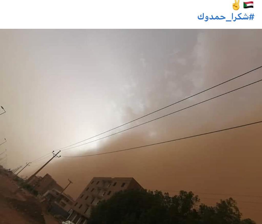 يخوانا الناس تروق دي خزنة بنك السودان المركزي بعد نفضوها من الغبار للقروش الجايه داخله دي 😂😂😂😂😂😂