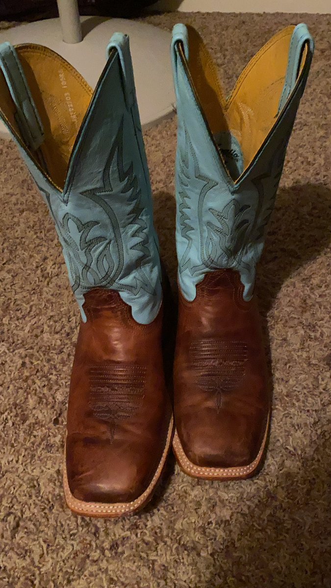 CearleyAndrew's tweet photo. @fenogliobootco @ClickThompson My pair of Fenoglio Boots. https://t.co/myBRZq6DJO