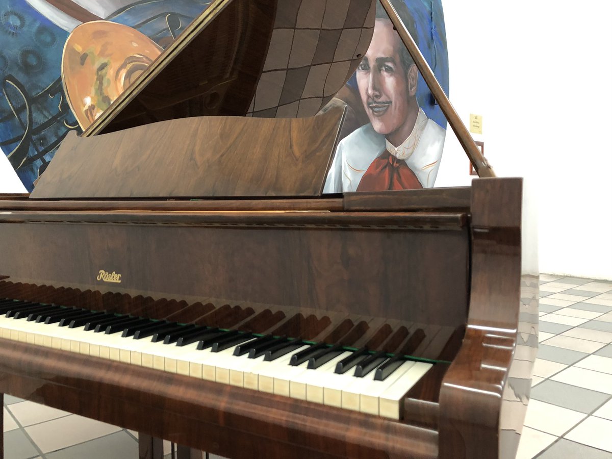 CulturaJalisco's tweet photo. ¿Sabías que en este piano Rubén Fuentes compuso la canción de “La Bikina”?

Originario de Zapotlán el Grande, Jalisco. Rubén Fuentes, destacó con sus composiciones para mariachi y música regional. La Escuela de Música que lleva su nombre es este día la sede de #SumArteEnCasa https://t.co/LqDo8D8Rn6