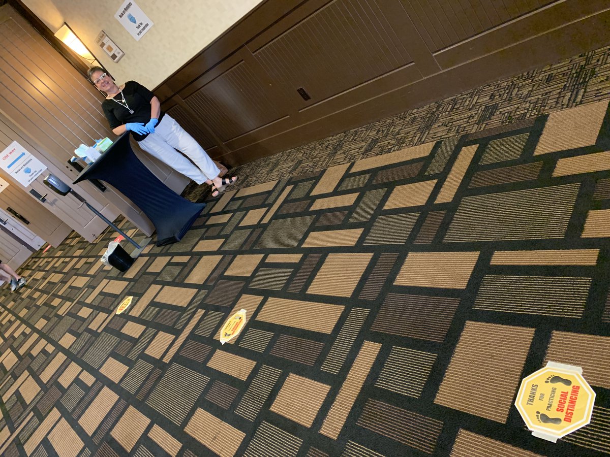 ufcw401's tweet photo. Safeway members are casting their ballots for the province-wide strike vote. We’re thrilled to see Edmonton’s steady numbers at polling stations. #Solidarity #GoodGroceries https://t.co/FBmoSdhpVf