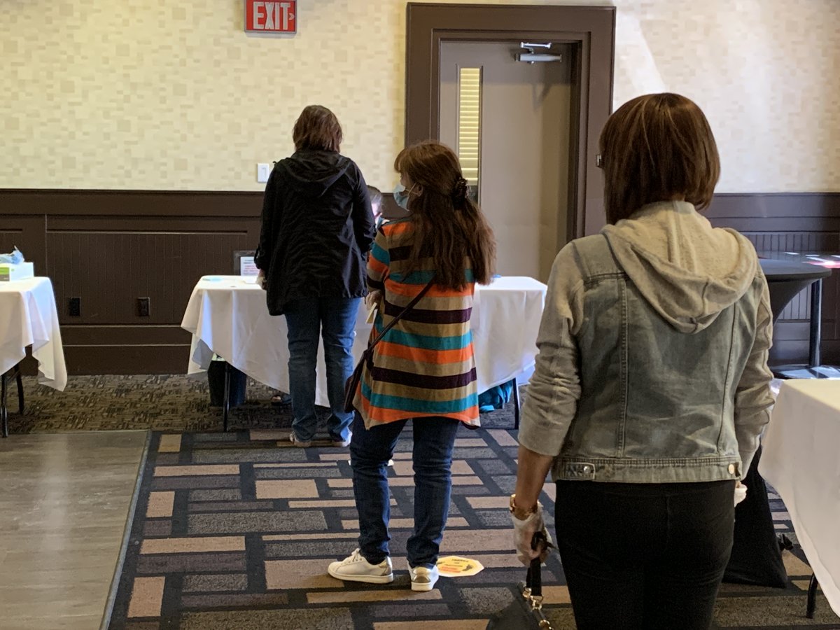 ufcw401's tweet photo. Safeway members are casting their ballots for the province-wide strike vote. We’re thrilled to see Edmonton’s steady numbers at polling stations. #Solidarity #GoodGroceries https://t.co/FBmoSdhpVf
