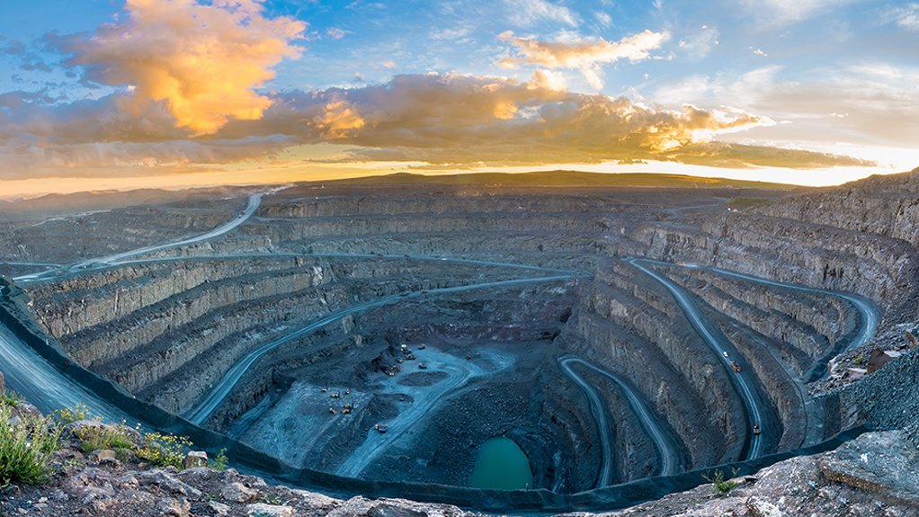 1/23  #Economics of  #OpenPit  #Mining & its impact on a Mining Co's success. This brilliant pic of Letseng diamond mine in Lesotho shows the results of sensible & good strategic & tactical mine  #planning. Take a careful look and then compare this pic to the next one of