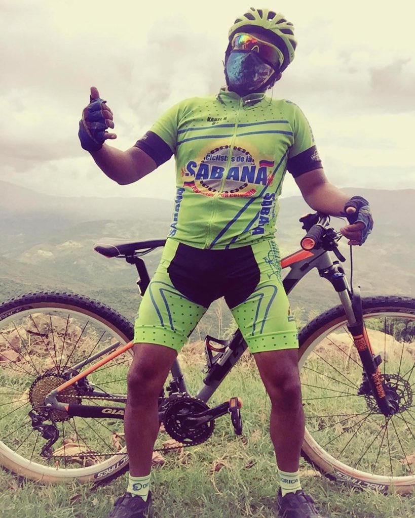 kahelr's tweet photo. Entrenando ando || sumando ando 😷 Más fuertes || a un kilómetro de mi casa 🏡 || 🧠🦵🏽🚵🏽♂️🔥 || #btt #mtb #mountainbike #cycling #ciclismo #mtblife #msctires #atrévetealoimposible #siempresumanuncarestes #naturalclothingfusa #bikeporn #ridegiantridelife 🧠🦵🏽🔥 https://t.co/Hqacw7MbQd