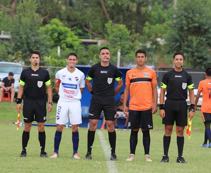 CanteradelTrico's tweet photo. #tBtTricolor🔴⚪🔵
#QuedateEnCasa🏡
😀RECORDEMOS a la #catSub19, equipo del DT. Juan Ángel Paredes.
🙋🏻♂️Partido de la 🗓Fecha 2
▶️Resultado
Gral Díaz 2 🆚️ 3 #NACIONAL
📌Goles: Aldo Florentín, Julio Miltos y Dario González
#LaAcademia #SeguiEntrenando💪🏻 https://t.co/PRvb1E50iO