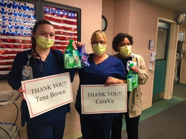 TenaBrownSpeaks's tweet photo. Look at these happy faces!

It's my honor to show thanks &amp; appreciation to our dedicated and hard-working nurses by gifting them @cerave gift bags.

These pics came from our friends at Warren Memorial Hospital in Point Royal, VA! @Tom_Allison_ 

#ThankYouNurses #CeraVeLovesNurses https://t.co/3sDr2e5uMq