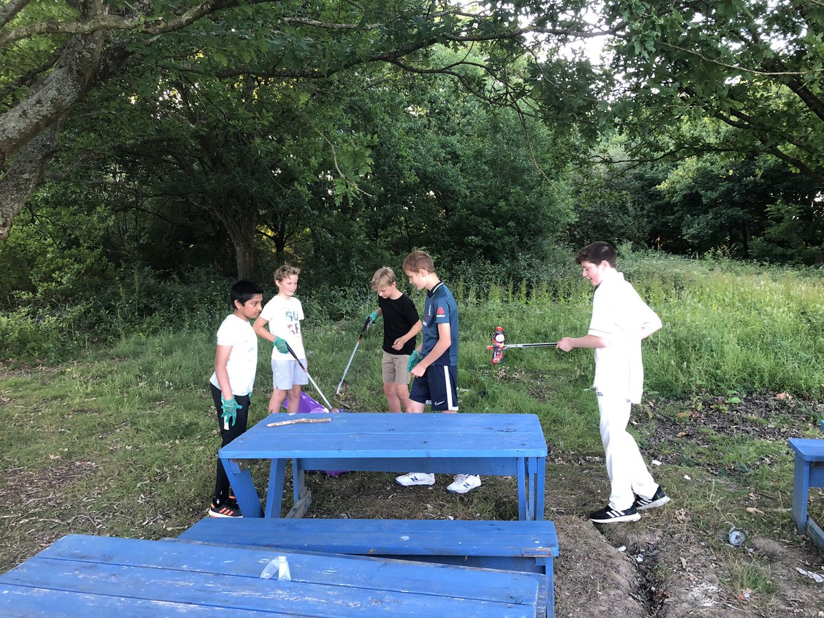 SalfordsCC's tweet photo. Big shout to our under 13&amp;14 juniors &amp; a local neighbour for picking up the litter from our ground. Unfortunately those that have been using our wonderful space have chosen not to take their litter home. Please be considerate &amp; take home your rubbish @reigatebanstead @Salfordspc https://t.co/VgxcA1pXKd
