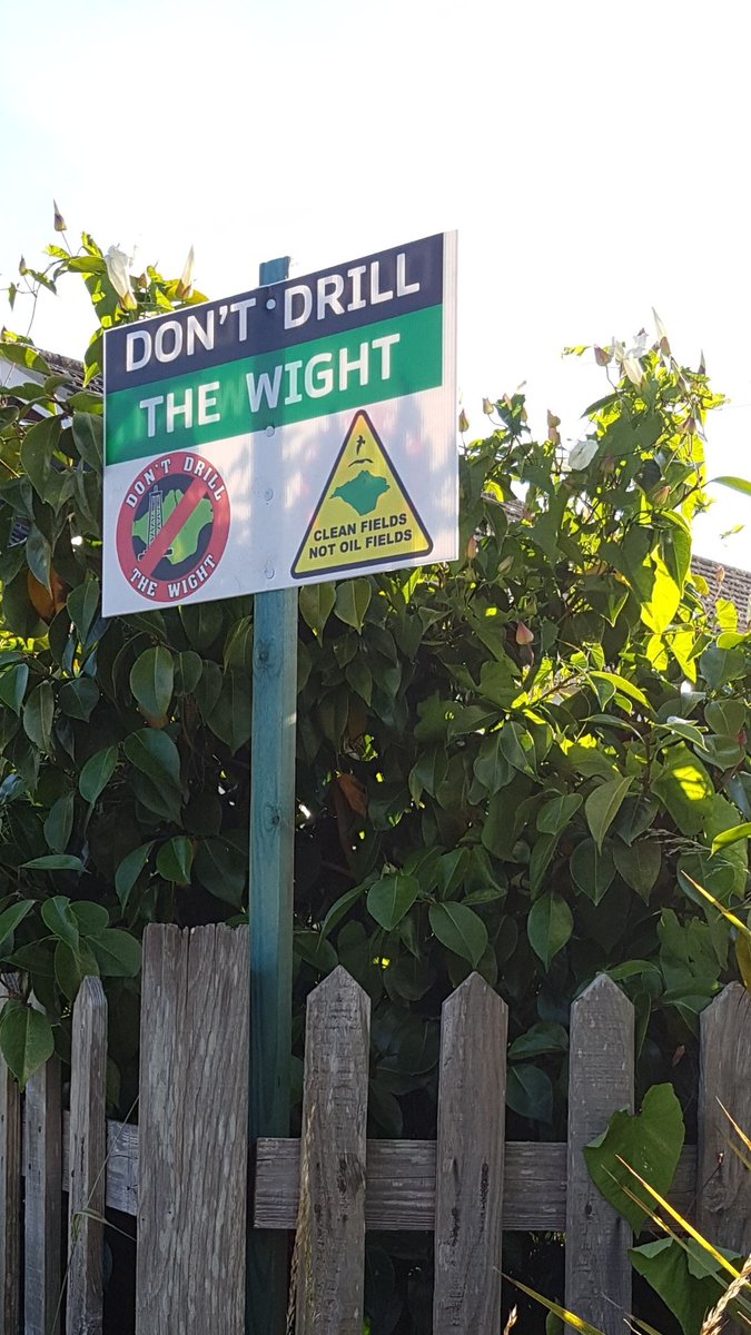DontDrillWight's tweet photo. The first sign is up. Getting started is always the hardest part. 
#DontDrillTheWight #keepitintheground #wight #IsleofWight #CleanFieldsNotOilfields
#ClimateEmergency https://t.co/T4re4TlNzB