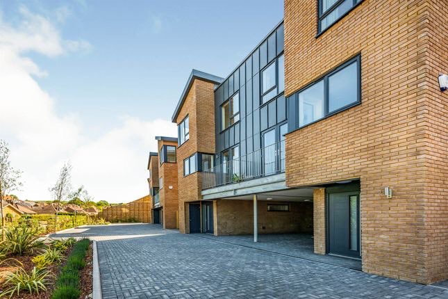 salmon_group's tweet image. #GreencoatPLX &amp;amp; #Protan Single Ply Roofing and Cladding Installed to 10 Units in Newhaven, East Sussex 
.
.
.
#Roofing #Cladding #Zinc #Copper #StainlessSteel #Aluminium #SinglePly #Metal #FTMRC #SPRA #Design #Architecture #Building #Construction  
salmonsolutions.co.uk