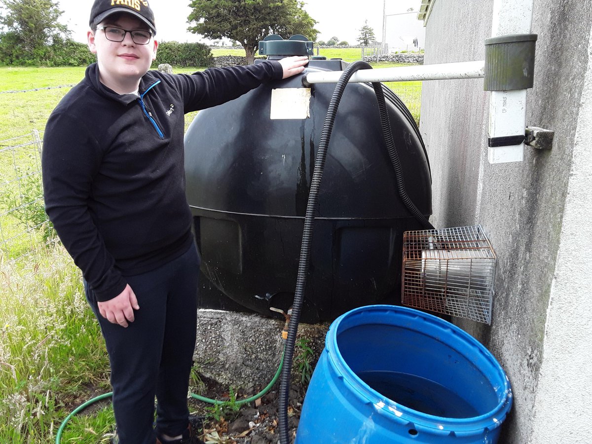 lecarrowcns's tweet photo. Here, Ben explains that βThe top one is a pump. We store rain water in the black tank and the pump sucks the water out of the tank and goes to the hose so we basically use rain water for our hose and for watering our plants.β
@greenschoolsire #ConserveWater #GSCompetition https://t.co/tcGTovkDUl