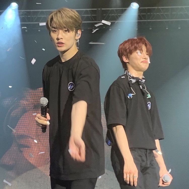bubsluvie's tweet photo. it’s okay to cry if you feel like you have too!! things might not be the best for you right now but just know jeongin is here for you! https://t.co/8J5cU1c6Eb