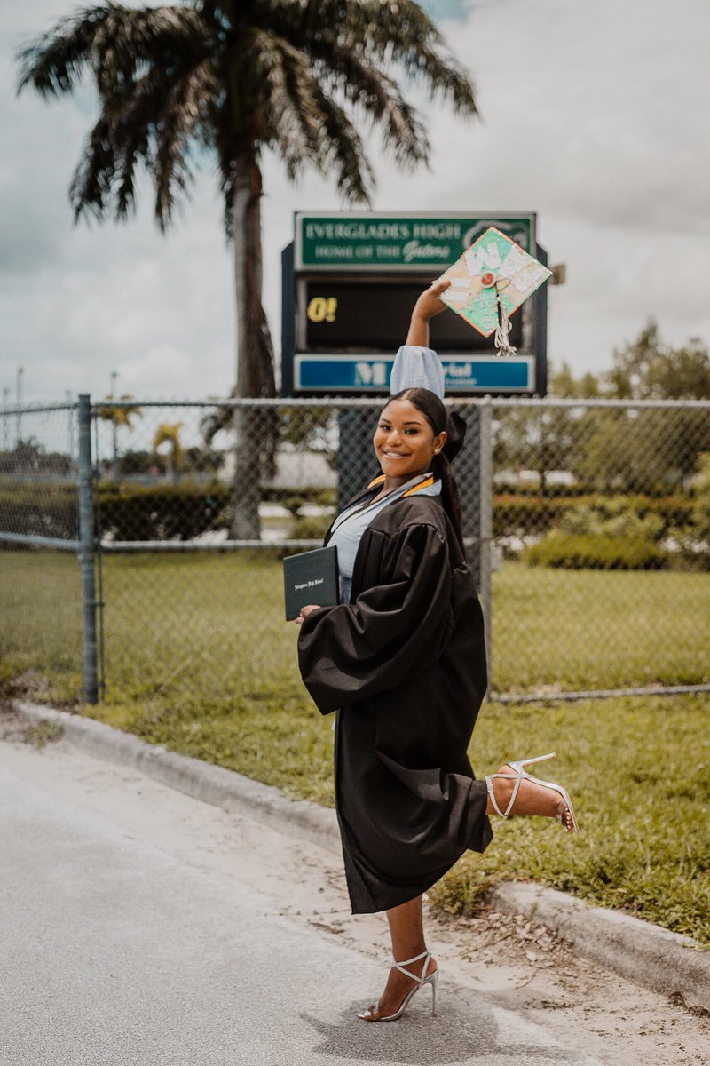 rubyex_'s tweet image. And just like that, I’m moving onto bigger and better things 🐍💚🧡#famu24