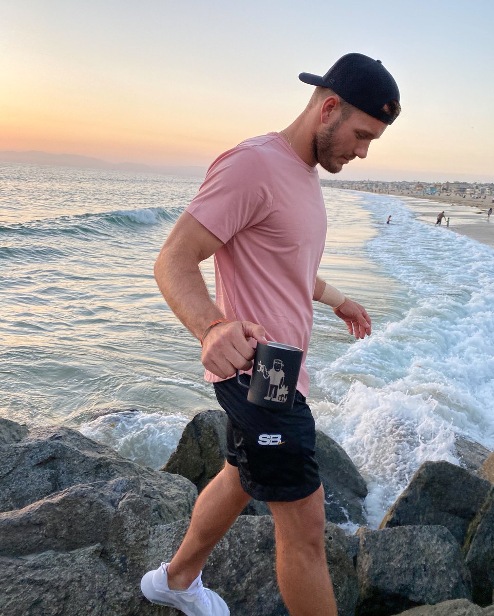 simplemodernco's tweet photo. Find Your Passion and Make it your Purpose. New CWC X SM Purpose Collection has arrived! Pick your favorite & enter to win to sip with the star π€©
#shopsimplemodern #beknown #coffeewithcolton #contest https://t.co/Ex1753i0PJ