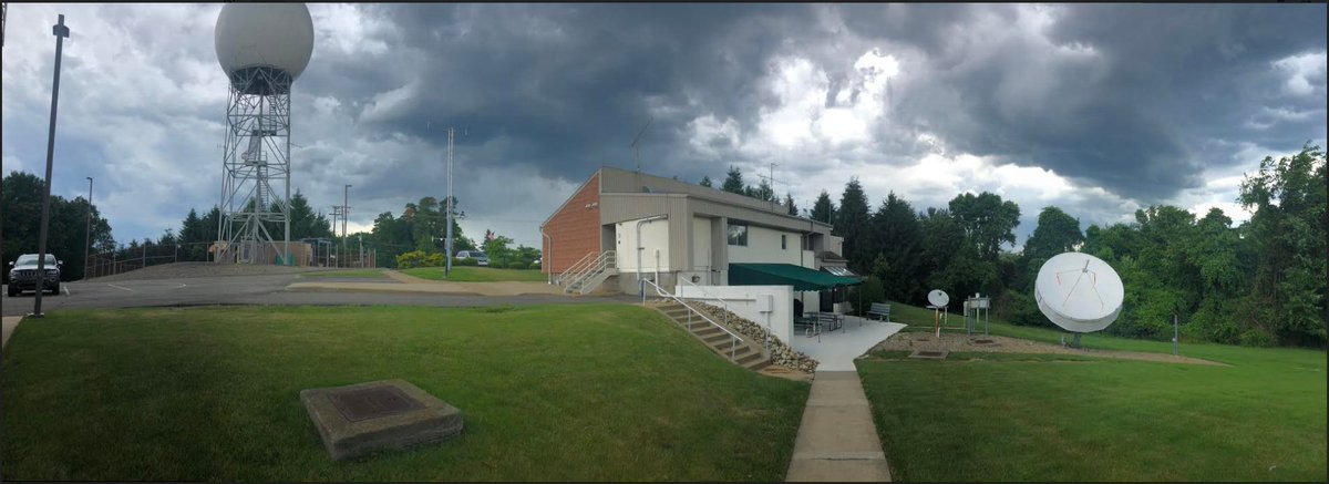 NWSPittsburgh's tweet photo. A gust front associated with approaching storms just came through Moon Township, cooling us down a bit from 80F to 73F, with lightning off in the distance. #chaoticsky https://t.co/jX4oalPcoV