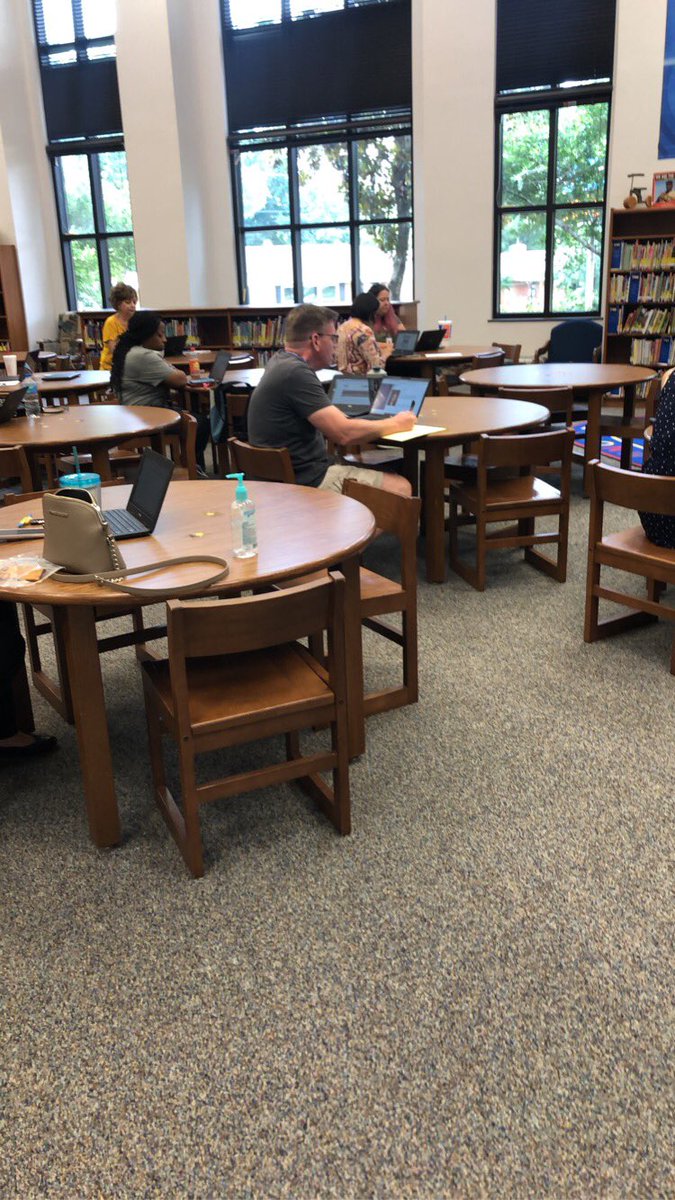 hartbernardino's tweet photo. Bell Bears hard at work learning Canvas! 🐻 #bellbears @tylerisdlearn @bell_library @belltylerisd https://t.co/YINdoEAvPe