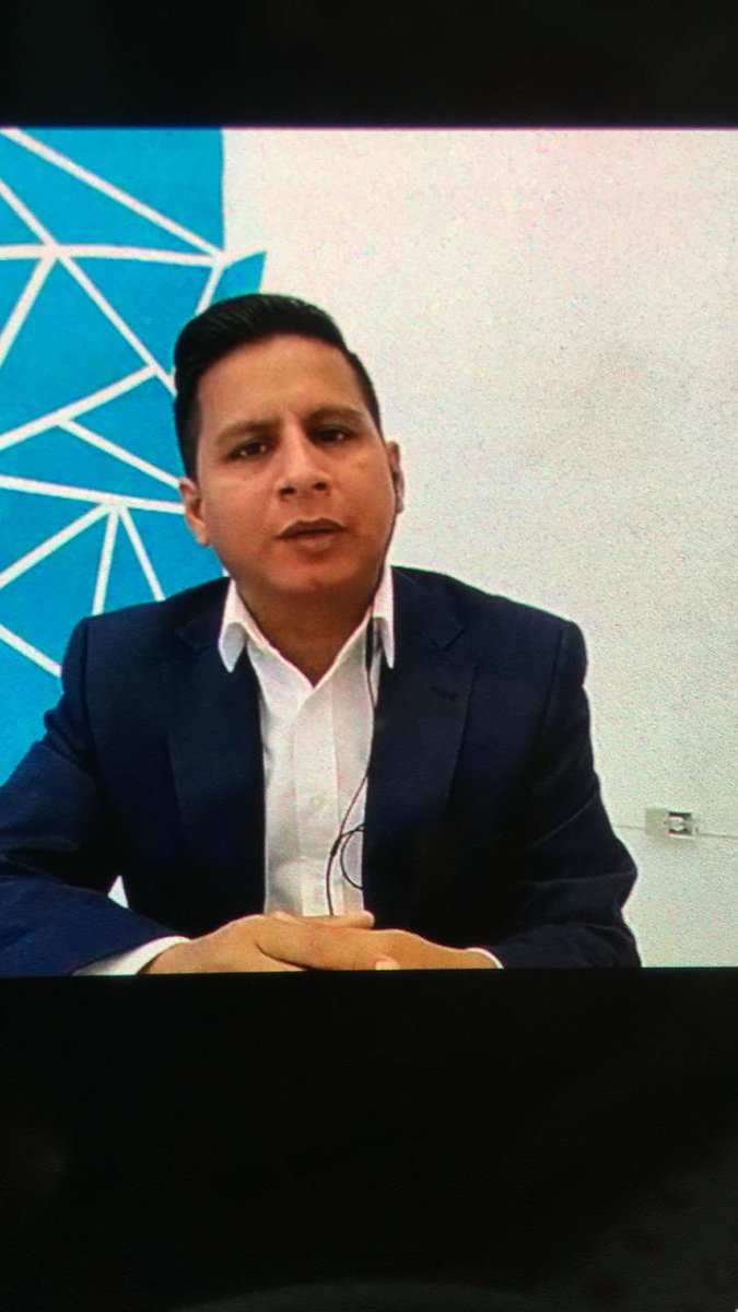 LeonardoQuirozL's tweet photo. 🎙️ Vía @radioi99 | #IdeasConPoder
"Intentan proscribir a @CompromisoRC, porque lo q realmente buscan es impedir q @MashiRafael sea candidato en el 2021.
Los jóvenes no podemos permitir que se atente contra la democracia. La Revolución Ciudadana es la opción del pueblo" https://t.co/a4DisviOzX