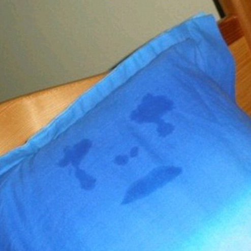 RenDeVoid's tweet photo. people: i love the hot weather it’s so nice  

me flipping my pillow to the cold side cause I’m boiling just to find it’s hot: https://t.co/5ptrdUJv5q