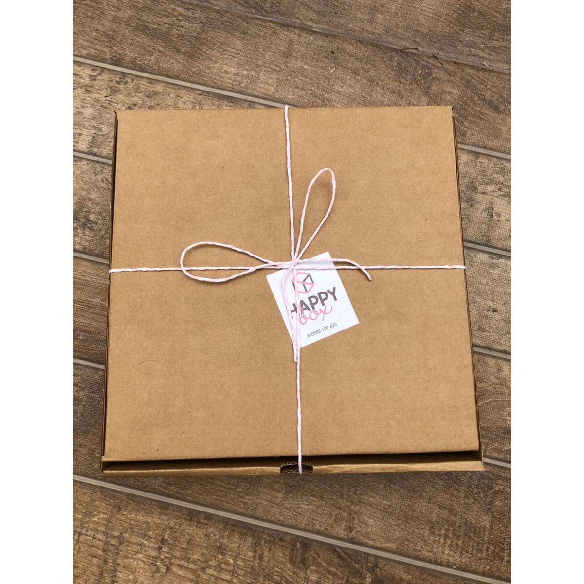 happyboxpy's tweet photo. Te mostramos algunas opciónes de #HappyBox para regalar 😍🎁✨
. 
Podes darle un toque extra agregando globos personalizados con la frase que quieras 🎈☺️
. 
Quedate en casa y escribinos al 📲 0982 109 425. https://t.co/reWhdCopJq