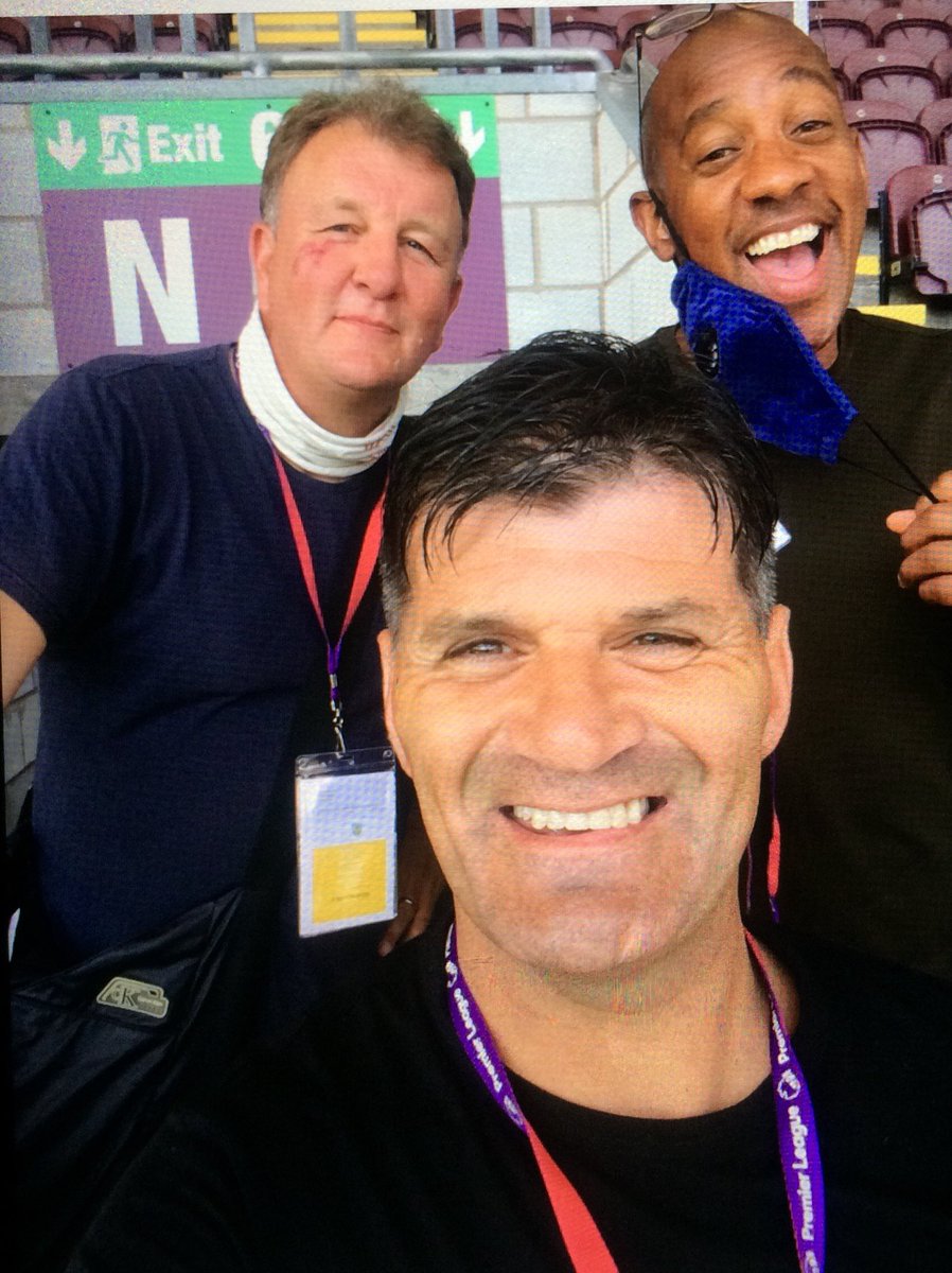 Great 3 points for Burnley at Turf Moor tonight, good to catch up with <a href="/HoylandJamie/">Jamie Hoyland</a> &amp; <a href="/DionDublinsDube/">Dion Dublin</a>  ⚽️💚