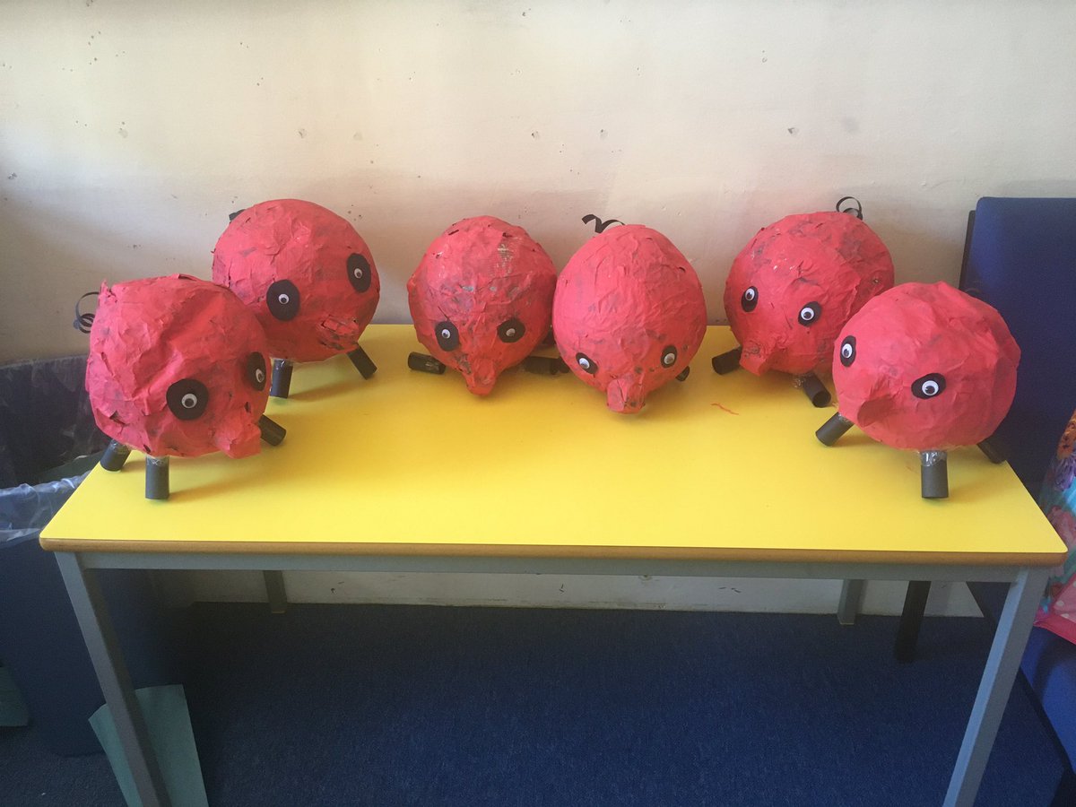 Think our piggy banks have caught the sun today in group 3 <a href="/simonsideschool/">Simonside Primary</a> <a href="/MissPearce14/">Miss Pearce</a>