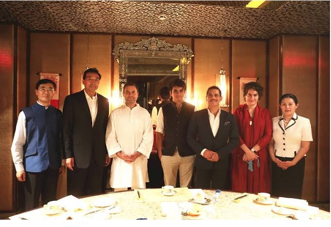 _empuraan_'s tweet image. എല്ലാ ദിവസവും രാവിലെ എഴുന്നേറ്റ് PMന് എതിരെയും സൈന്യത്തിന് എതിരെയും ട്വീറ്റ് ചെയ്യുക എന്നതാണ് രാഹുലിന്റെ തൊഴിൽ.ഇതേ രാഹുലും കുടുംബവും ഡോക്‌ലാം സംഘർഷത്തിന്റെ സമയത്ത് തലയിൽ മുണ്ടിട്ട് ഒളിച്ച് പോയി ചൈനീസ് പ്രതിനിധികളെ കണ്ടത് നമ്മളാരും മറന്നിട്ടില്ല.
#CongChinaCash
#CongChinaFile
~1