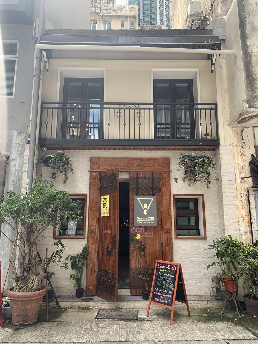 Refashioned neighbourhood in Tai Hang. #coffeehouse