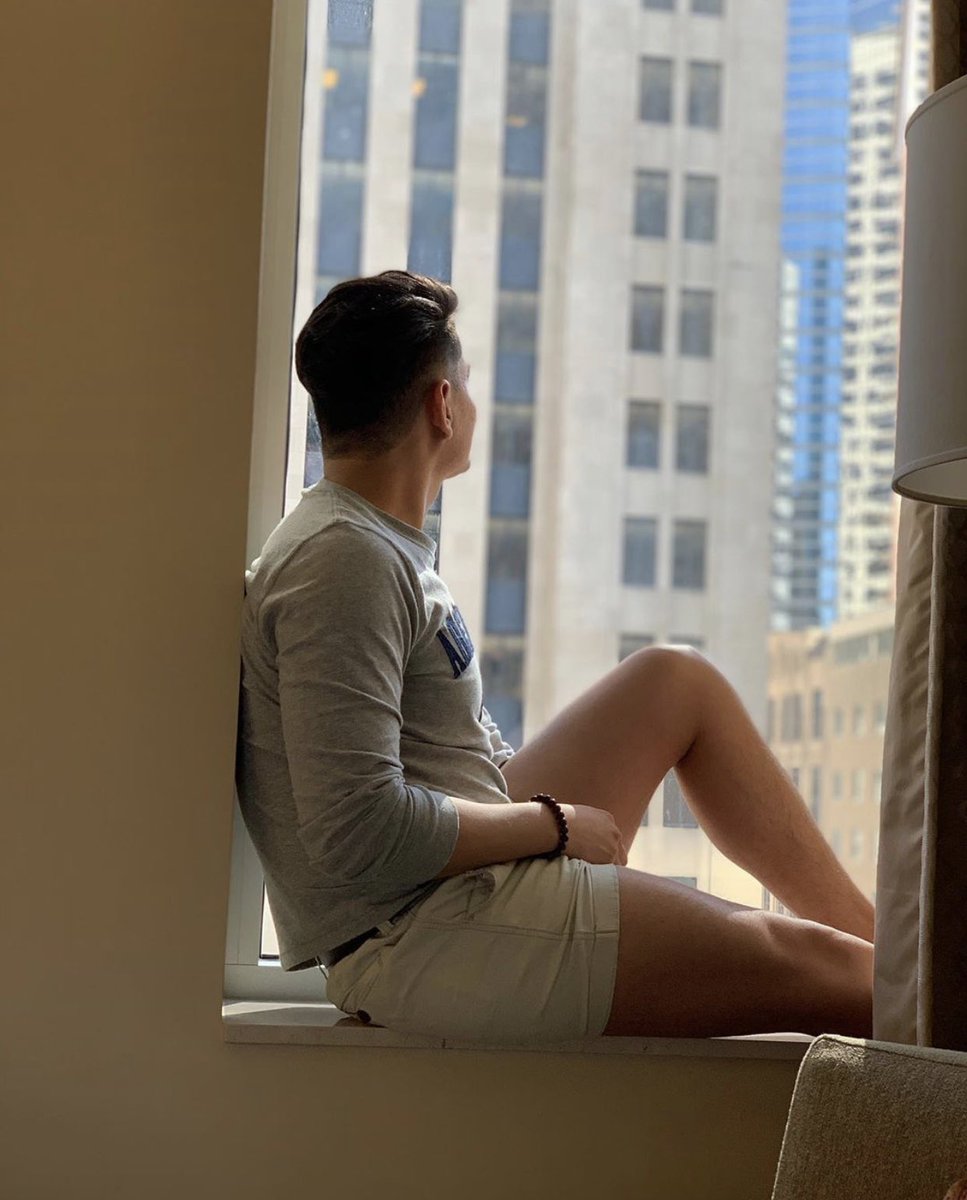 omarmv's tweet image. Waiting for #MoodRingPrideRemix to be available on Spotify @britneyspears 👑🐝