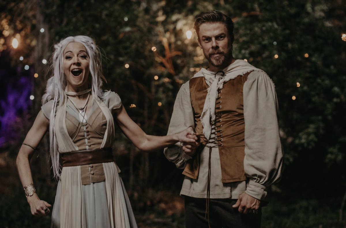 LindseyStirling's tweet image. As magical as this video this video looked, shooting #BetweenTwilight was a roller coaster - see what happened in my behind the scenes video tomorrow at 9am PT! found.ee/LS_BetweenTwil…