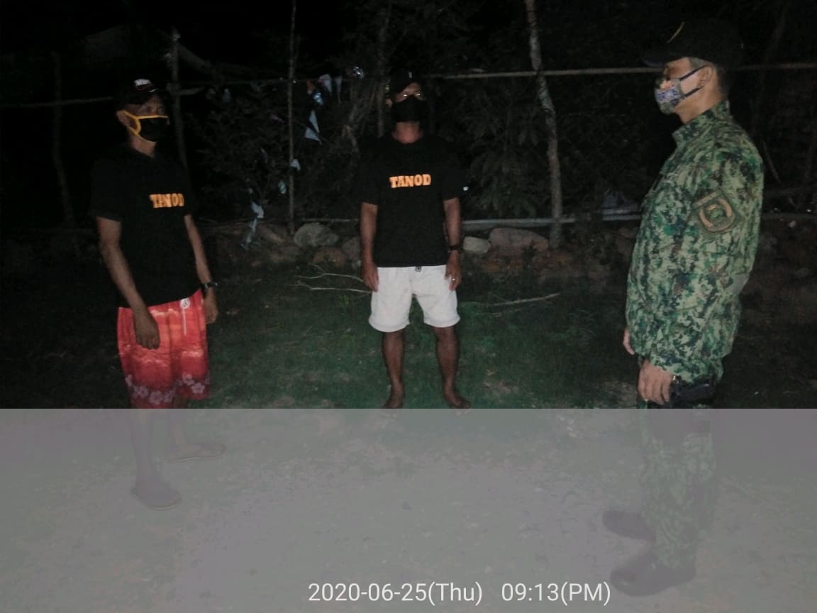 pnp_carles's tweet photo. Sicogon Island detailed personnel conducts barangay visitation and foot patrol with Tanod members strictly imposed curfew hours.#PNPCHIEFARCHIEGAMBOA #TeamPNP #PNPKakampiMo #WeServeAndProtect #PNPPATROLPlan2030 #LetsgoILOILO for a #StrongerPRO6 #JustBeGoodAtIt 
@ippoiloilopnp https://t.co/R15HRao8rA