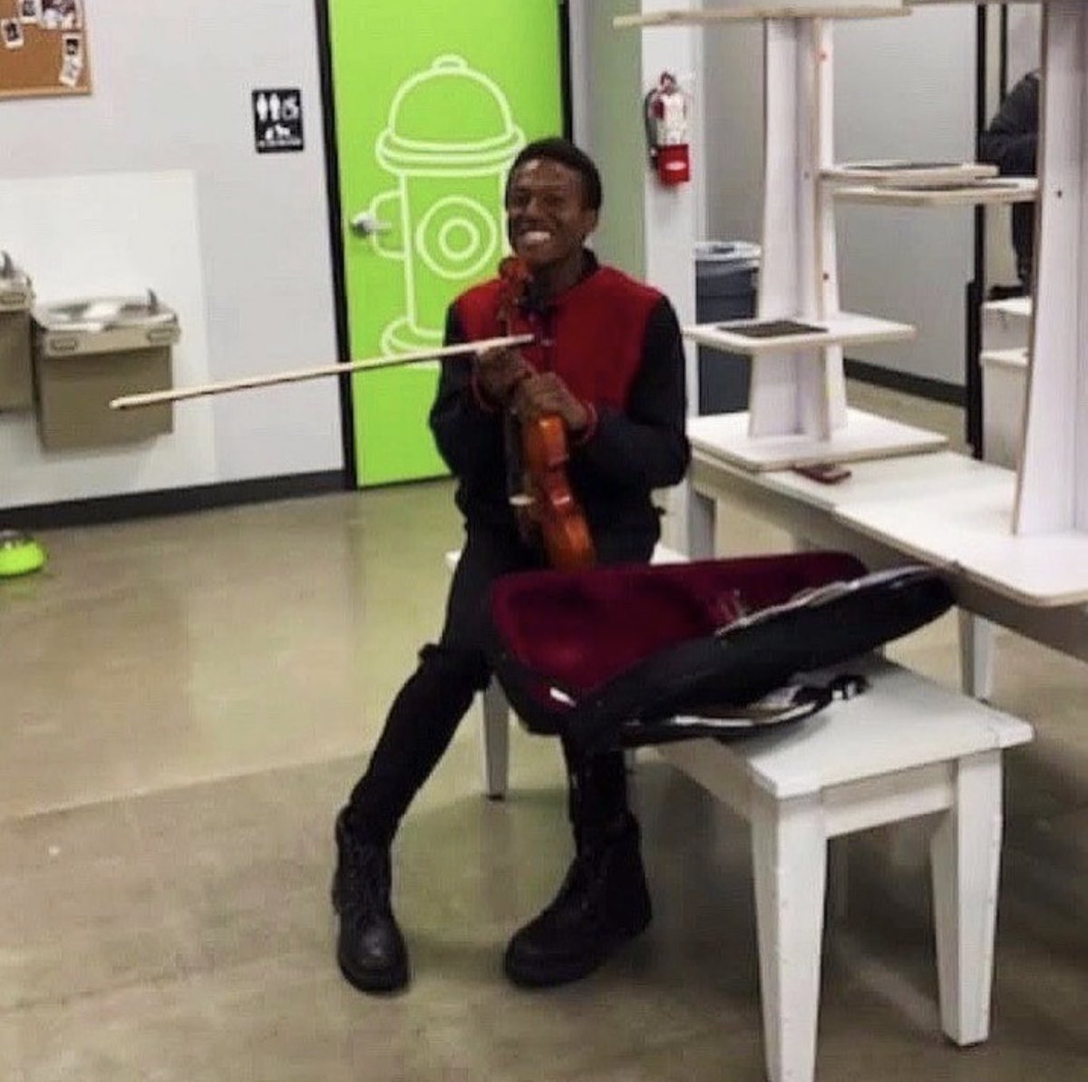 CH3RRYVOL6's tweet photo. elijah mcclain, a 23 year old massage therapist who adored animals &amp; played violin for stray cats at petco during his free time. he was murdered on his way home after picking up iced tea for his brother. he was listening to music &amp; dancing. don’t forget his name ❤️ https://t.co/h3qAjji7Xv