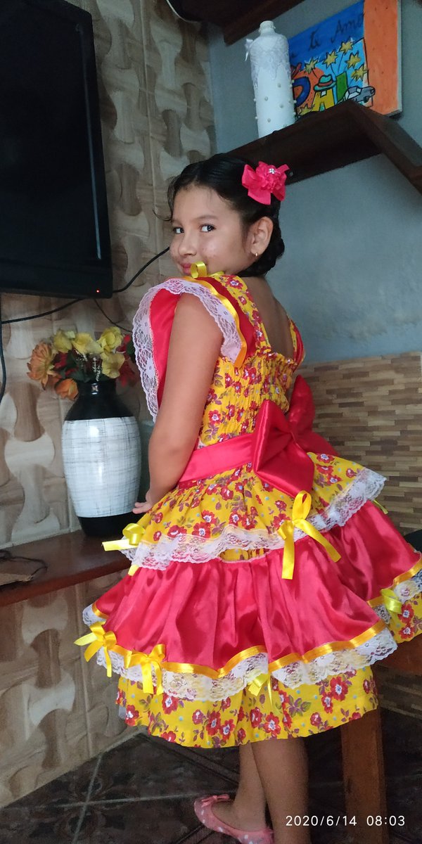 #VCnoJL1 Júlia avelar. Curtindo o são João em casa.