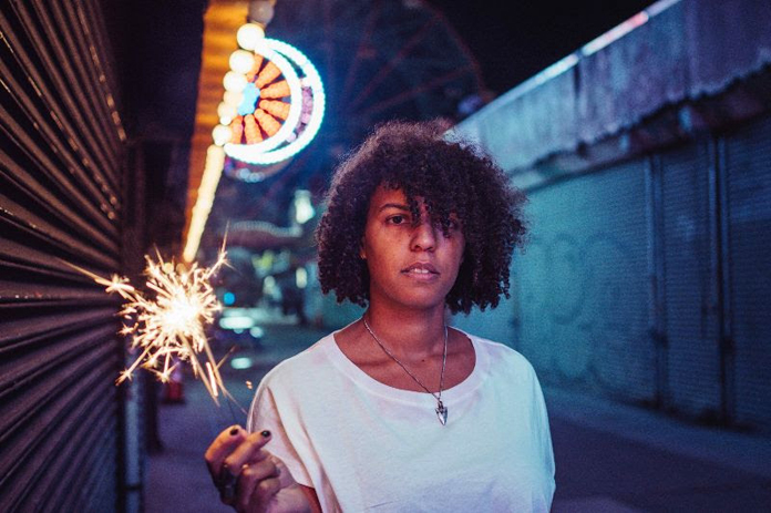 Under_Radar_Mag's tweet photo. Oceanator (@oceanator), aka Brooklyn-based singer/songwriter/guitarist Elise Okusami, has announced her debut album, "Things I Never Said," and shared a new song from it, “A Crack in the World.” #Oceanator #ACrackInTheWorld #ThingsINeverSaid #NewAlbum https://t.co/uWw02ZHgU7 https://t.co/WoWuHaTron