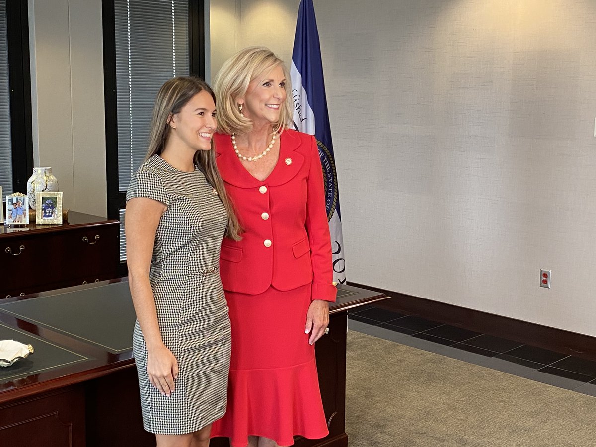 LynnFitchAG's tweet photo. I enjoyed speaking with our group of summer interns this afternoon. It brought back memories of when I interned here 35 years ago and I remember how it changed my life. I implore all young people to build relationships and be ready to take on any chance to learn something new! https://t.co/ua3PScKgGF