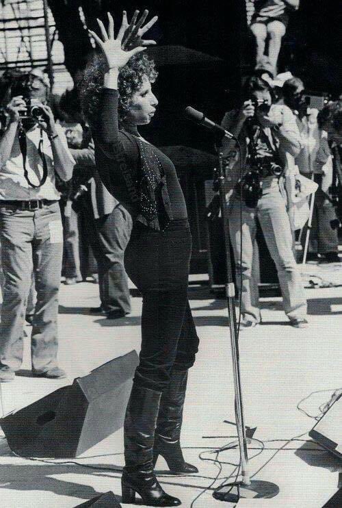 BarbraStreisand's tweet photo. A Star Is Born. #TBT https://t.co/yyIluiUu8T