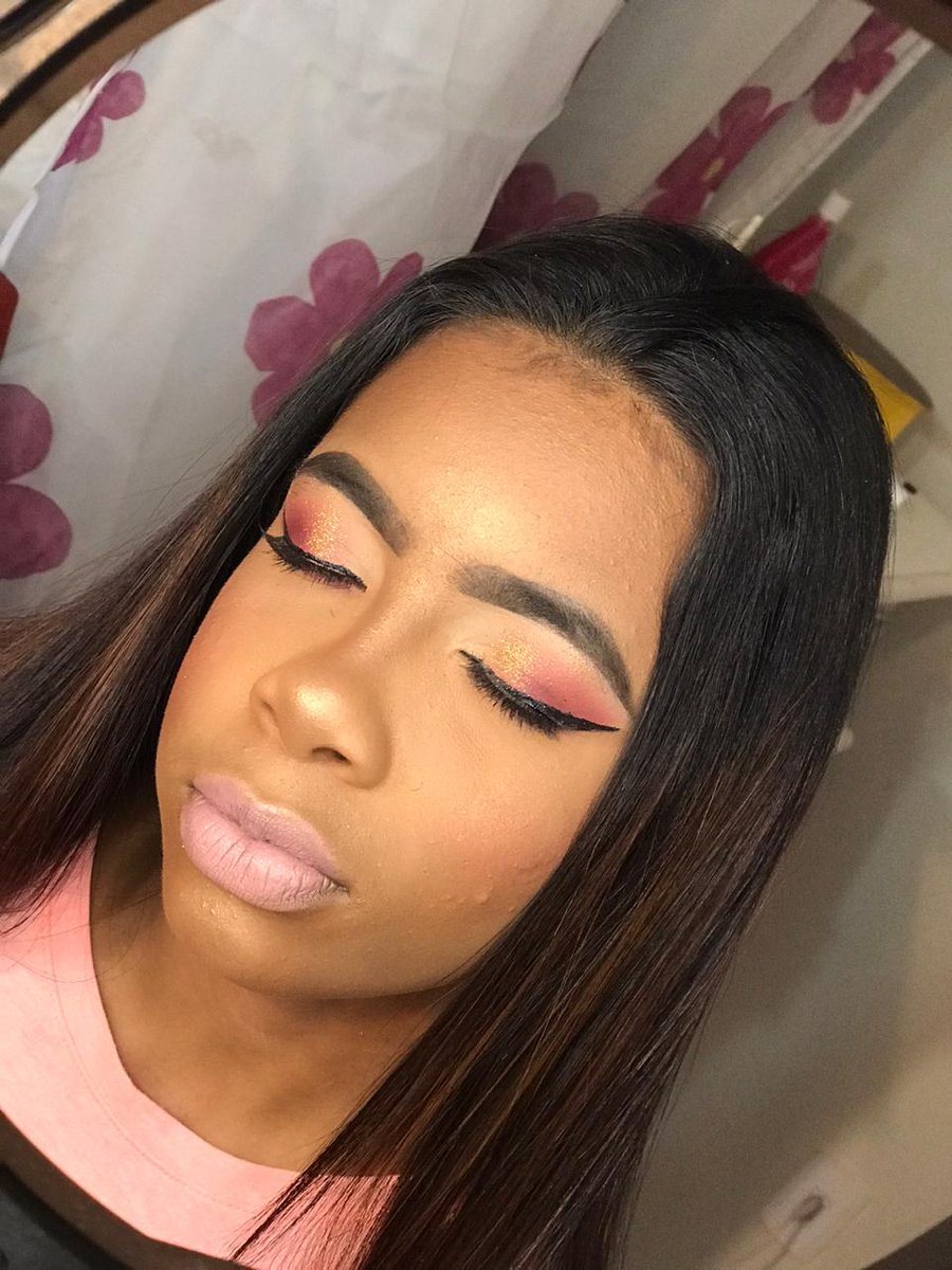 Mebeijabi's tweet photo. Primeiro de muitos 🎓🎨
.
.
@certificado @makeup https://t.co/mbeLLtOFod