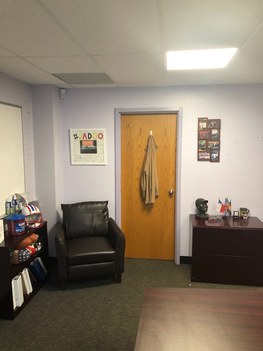 mehrandahmed's tweet photo. Office getting a new look! First step is to create your own space in leadership for collaboration. #wearesouthstrong #unitethepack #leadershipmatters https://t.co/4iUbw8vWQK