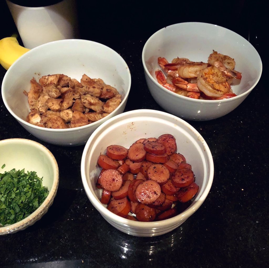 westloop_living's tweet photo. Creamy Cajun Shrimp Pasta π¦π¦π¦ #westloopliving #cajunpasta #cajunshrimp #andouillesausage #quarantinecuisine #chicagocooking #yummy #foodie #recipes #delicious #cooking #pasta #dinner #westloopchicago #cookingathome https://t.co/LSb04VfR00 https://t.co/LFMsNbPXtW