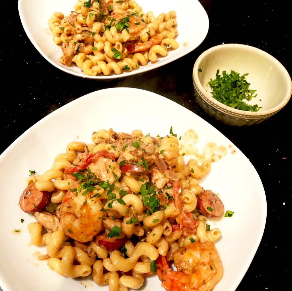 westloop_living's tweet photo. Creamy Cajun Shrimp Pasta π¦π¦π¦ #westloopliving #cajunpasta #cajunshrimp #andouillesausage #quarantinecuisine #chicagocooking #yummy #foodie #recipes #delicious #cooking #pasta #dinner #westloopchicago #cookingathome https://t.co/LSb04VfR00 https://t.co/LFMsNbPXtW