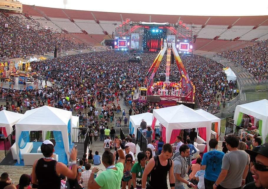 GlobalDanceGDE's tweet photo. π¨ 10 YEARS AGO TODAY π¨
The City of Los Angeles hosted the last Electric Daisy Carnival inside the Coliseum as 185K ravers showed up to party. After this weekend, the landscape of dance music changed forever.πΌπ‘πͺ
Did YOU attend EDC LA? Share any pics you have! https://t.co/RrXwJKbjYC