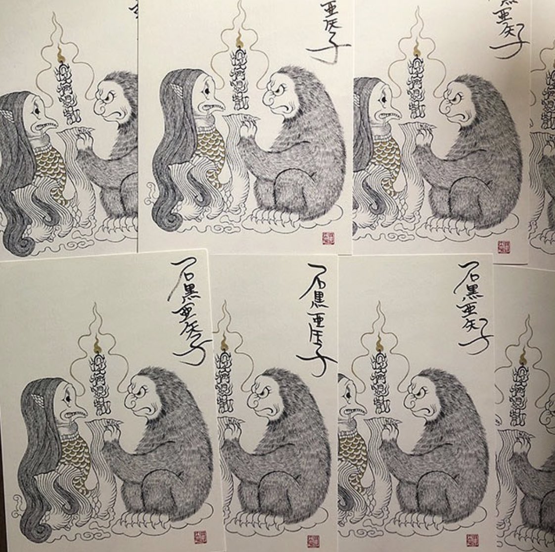 こちらのネコサイン一枚一枚頑張りました!よろしくお願い申し上げます??→ 絵本各種、オリジナルのTシャツを始め様々な商品とのセットもございます。セットには直筆サイン入り大判カードプレゼント?絵本は特製絵入りサインシール付きです。https://t.co/C7zByOY30K 