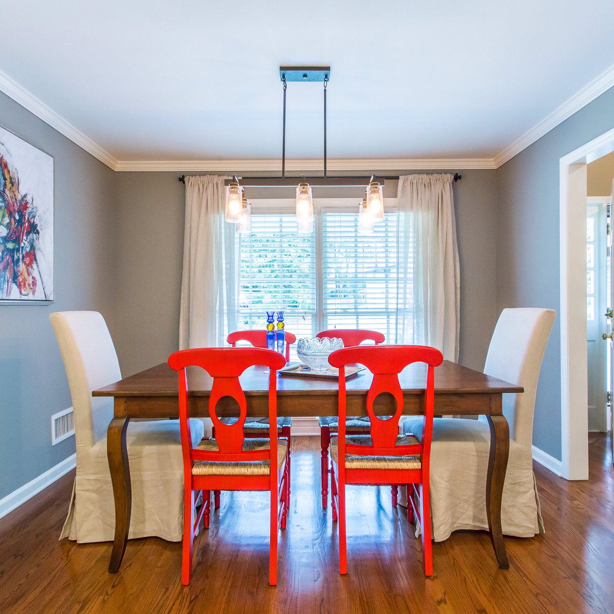 Bbidesignslns's tweet photo. How cute are these dining room chairs in red?!
.
.
#bridgetteboylaninteriors #boylaninteriors #bbi #atlantainteriordesign #interiordesign #interiordesigner #diningroom #designinspo #designinspiration https://t.co/j6H4hnRh9Q