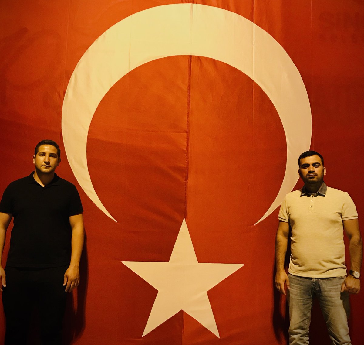 Sizin sığınacak limanlarınız bitmedi, bizim yaslanacak dostlarımız.