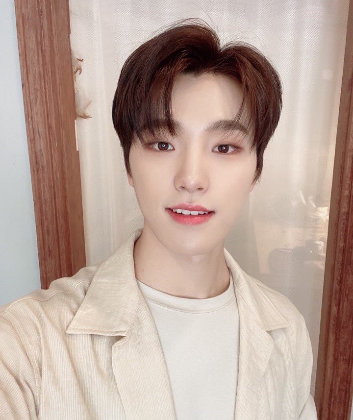 dino_backup's tweet photo. 200623 #디노
오늘도 화이팅!!🍀⭐️ https://t.co/rFIIeMAk6t