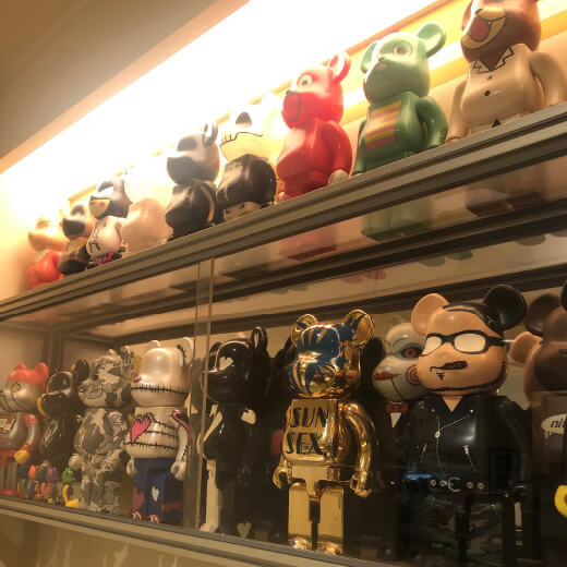 diary68093385's tweet photo. 元町の秘密基地でテイクアウト
【ジャグカフェ】
デカいシャーザクがいたり、ベアブリックやフィギュアがいっぱいな店内。
テイクアウトしたランチのご飯にもち麦が混ざってた。

https://t.co/IInLCwfTIo https://t.co/MX5NVohmKl