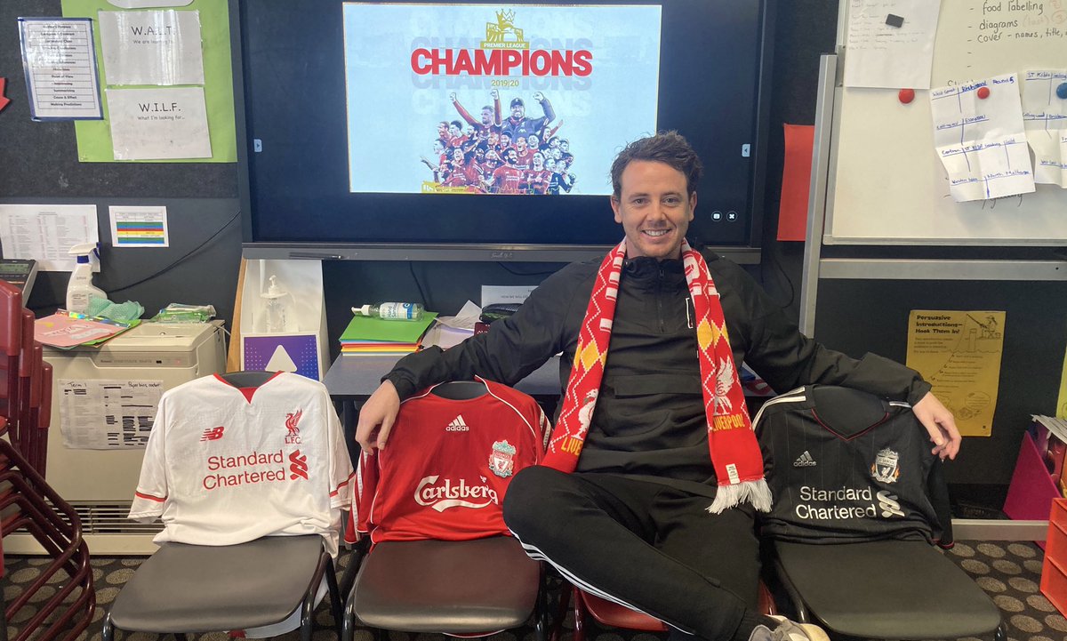 Absolutely stoked for long time @LFC supporter @docbrown_9 who has been through a lot over the years. Here he is proudly waiting for his year 6 students to enter the room as You’ll Never Walk Alone plays in the background 🏆 #YNWA #bandwagon